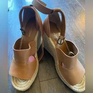 Treasure Bond wedges